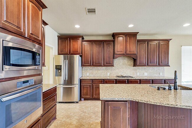 Building Photo - 28810 Davenport Dr