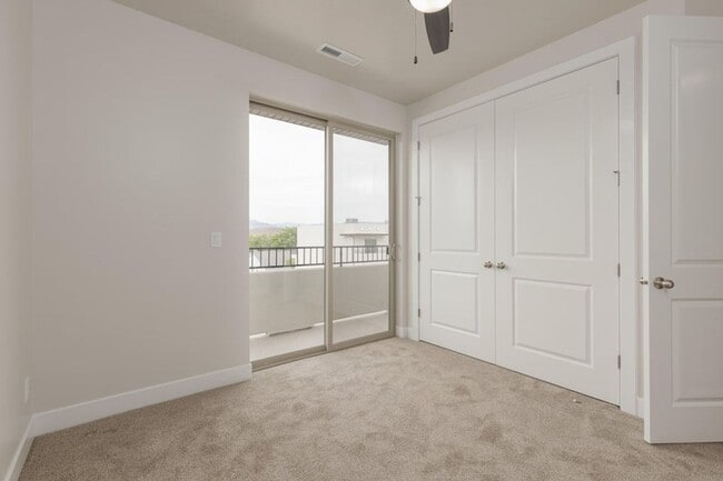 Building Photo - HURRICANE TOWNHOME!! Pet Friendly! Price Reduced!!