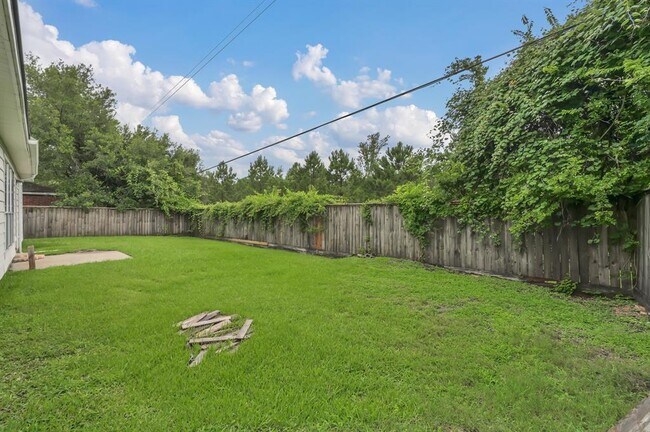 Building Photo - 22727 Bridgewater Dr