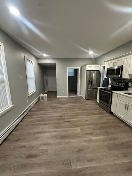 Building Photo - 406 Cahill St