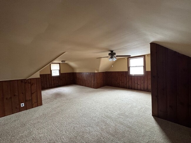 Building Photo - Beautiful Three Bedroom Home