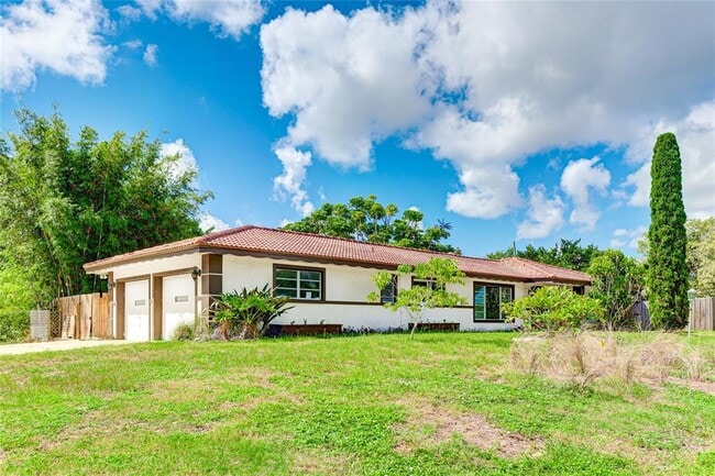 Building Photo - 2618 Valencia Dr