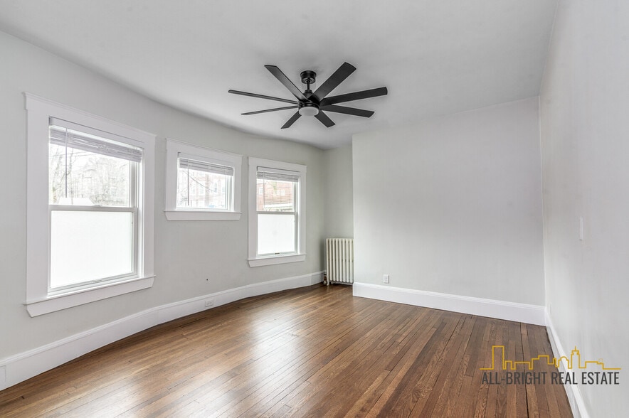 Building Photo - 369 Tappan St