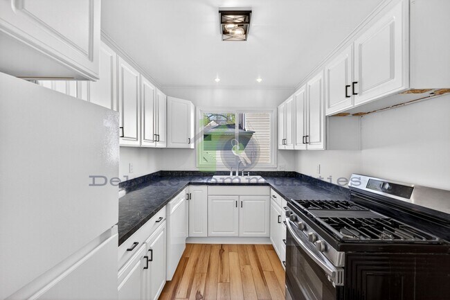 Building Photo - 851 Worden St SE