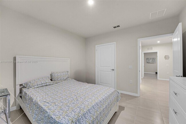 Building Photo - 3705 Bennington Ln