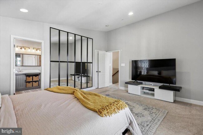 Building Photo - 402 Orchard Ridge Dr