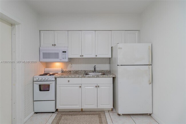 Building Photo - 424 NE 64th St