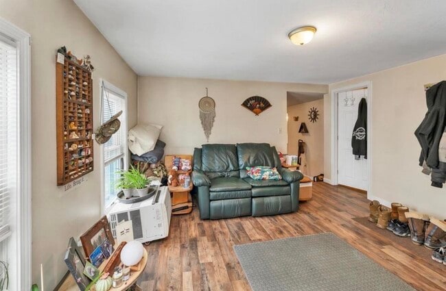 Building Photo - 106 Messer St