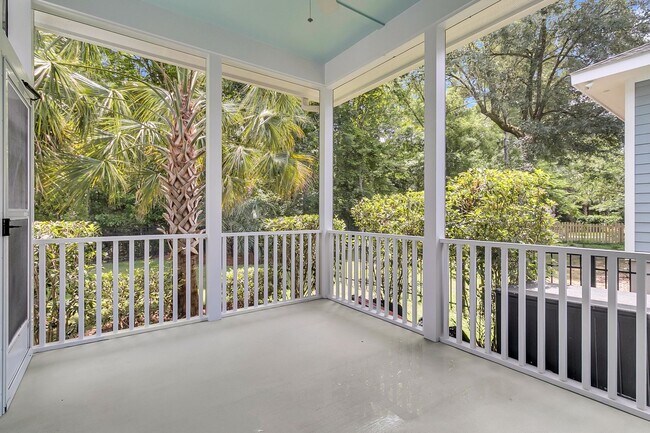 Building Photo - Newly Refreshed Single Story Home in Carol...