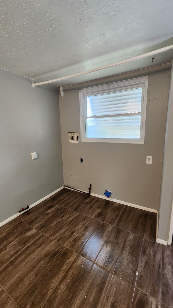 Building Photo - 4 Bed 2 Bath Home with Covered Carport in Bethany