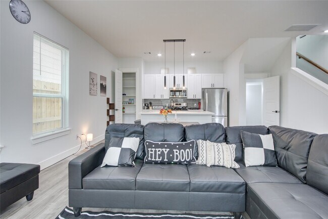 Building Photo - 9305 Tower St