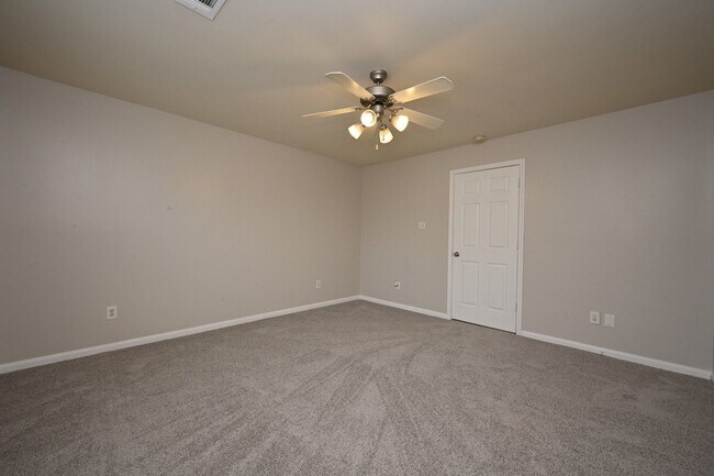 Building Photo - 6127 Yorkglen Manor Ln