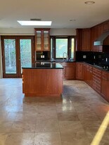 Building Photo - 3530 S Bentley Ave