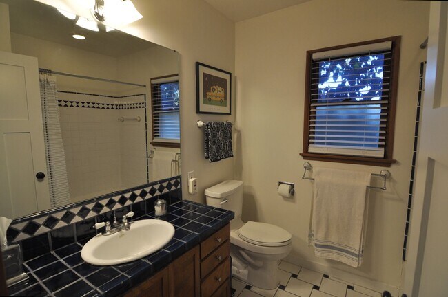 Building Photo - 4 Bedroom Pool Home for Rent in Woodland H...