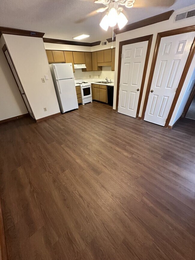 Building Photo - 1 Bedroom 1 Bathroom Condo!