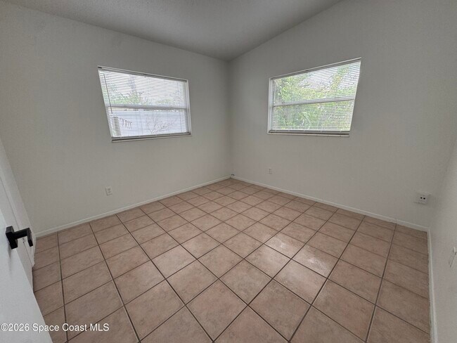 Building Photo - 39 Cedar Ave