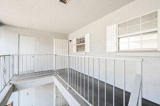 Building Photo - LOCATION! LOCATION! LOCATION! 2 bed 2 bath near UNLV & Las Vegas Strip!