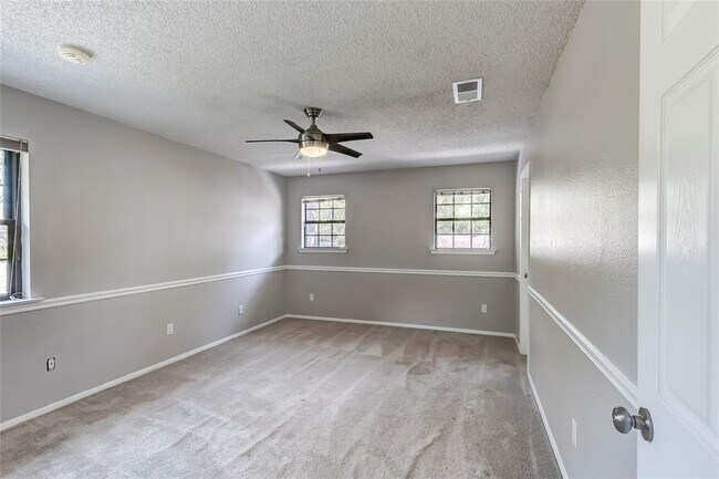 Building Photo - 10905 Wintergreen Hill