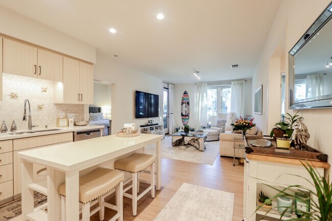 Building Photo - 7154 Miramonte