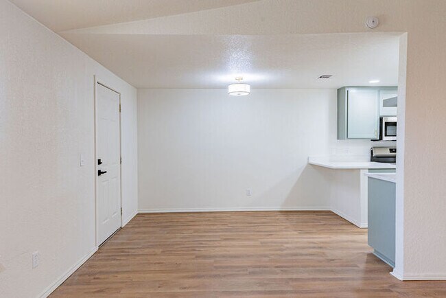 Building Photo - 600 SE 38th St