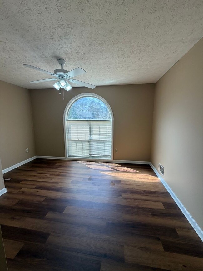 Building Photo - Charming Two-Story Home on a Corner Lot in Jonesboro