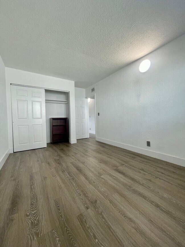 Building Photo - 651 NW 42nd Ct