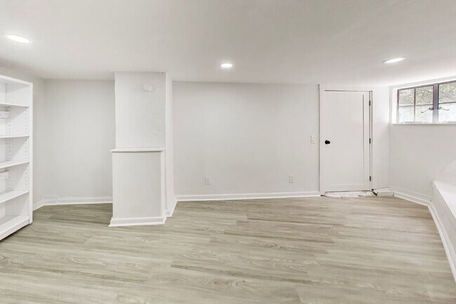 Building Photo - 7361 Claremont Ave