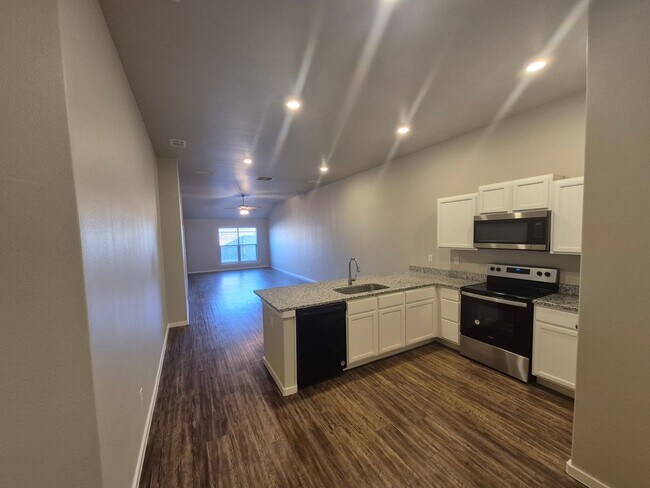 Building Photo - Cypress Duplex Available Now!