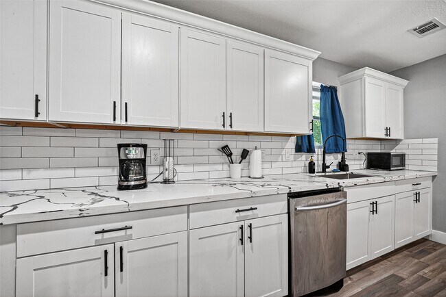 Building Photo - 1206 Riggs Rd