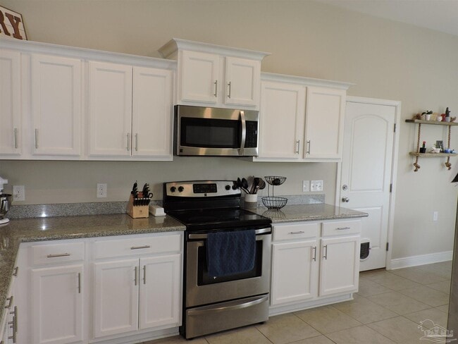Building Photo - 5643 Vendome Ct
