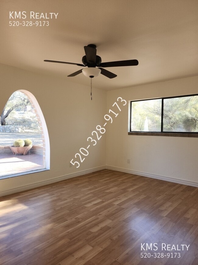 Building Photo - 500 E Eden Pl