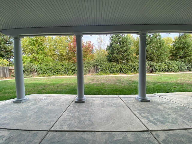 Building Photo - Beautiful and spacious 3-bedroom, 2.5-bathroom home with loft/den in E