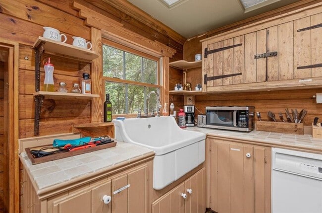 Building Photo - 23207 Decker Prairie-Rosehill Rd