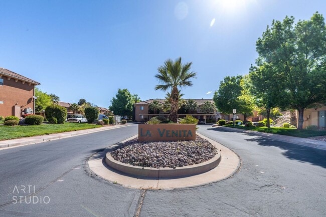 Building Photo - Washington 3 Bedroom Townhome