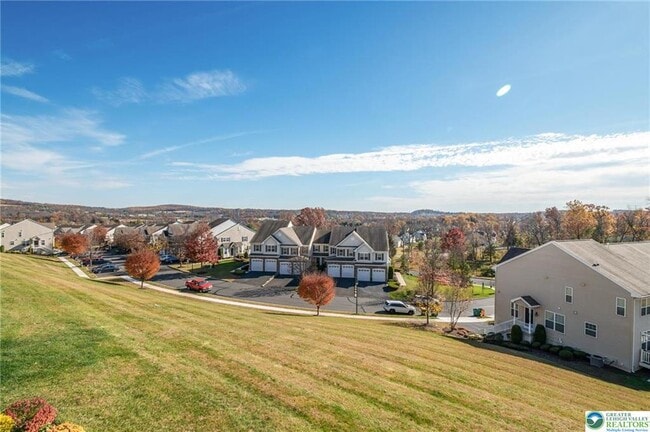 Building Photo - 5985 Saratoga Ln