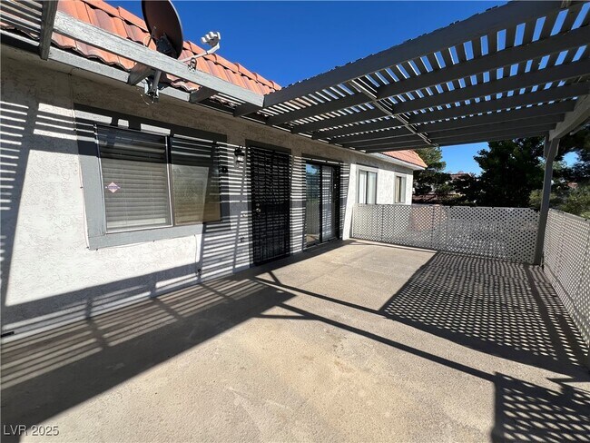Building Photo - 1009 Willow Tree Dr