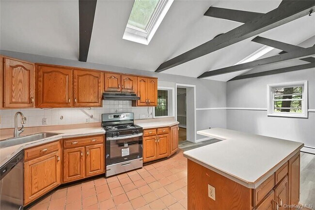 Building Photo - 35 Peddler Hill Rd