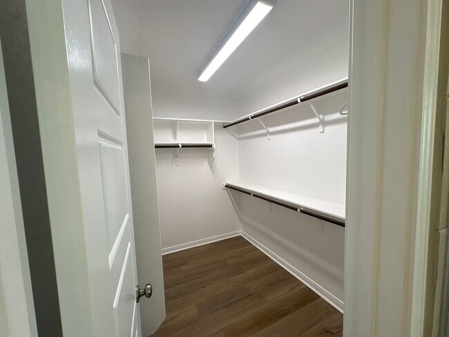 Building Photo - AVAILABLE NOW!