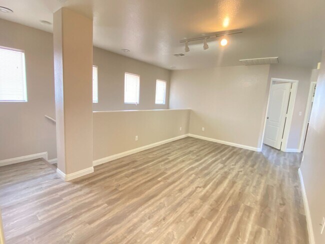 Building Photo - One Bedroom & One Full Bathroom Downstairs...