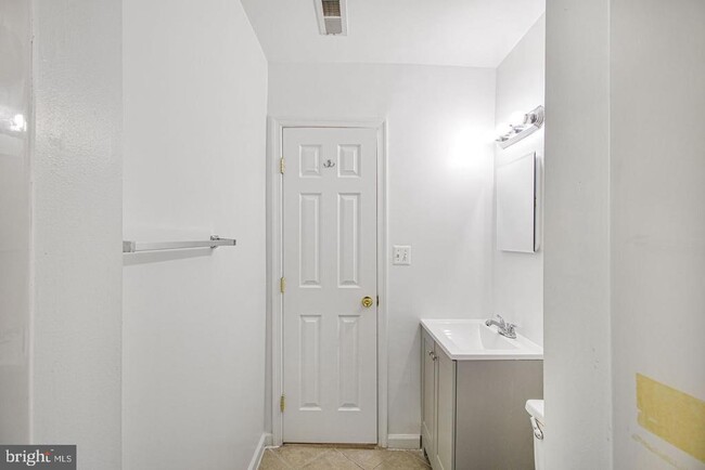 Building Photo - 2502 Markham Ln