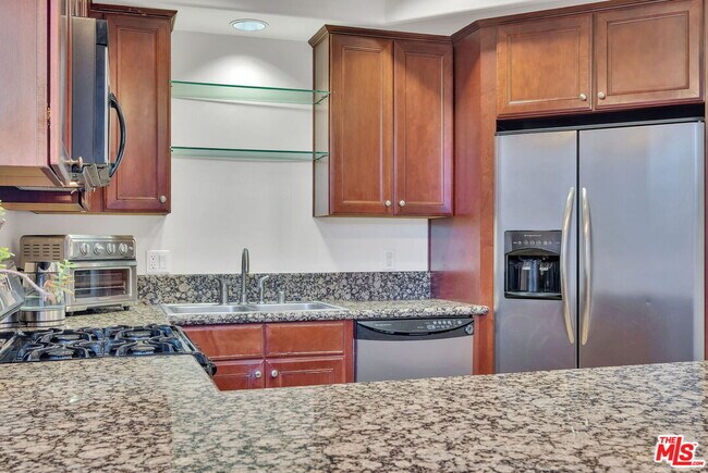 Building Photo - 15206 Burbank Blvd