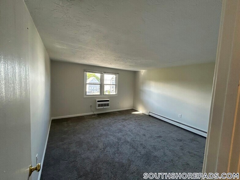 Building Photo - 38 Dean St.