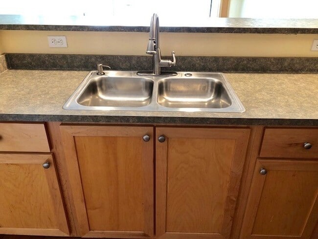 Building Photo - Riverfront Sandpiper Village Condo 2 Bedroom, 2 Baths!!