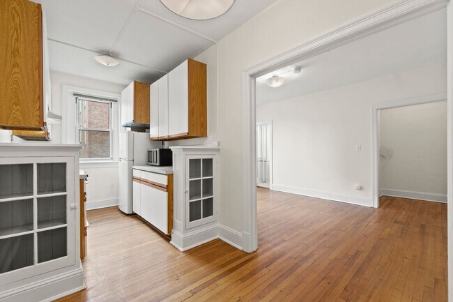 Building Photo - Adams Morgan Condo | Studio | 1 Bath | 380 Sf