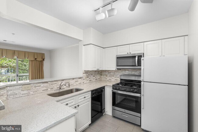 Building Photo - 12915 Alton Square