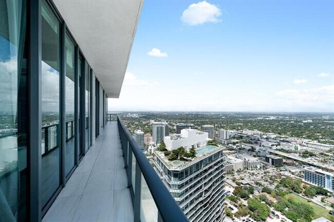 Building Photo - 480 NE 31st St