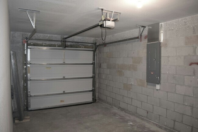 Building Photo - 12481 Mizell Ave