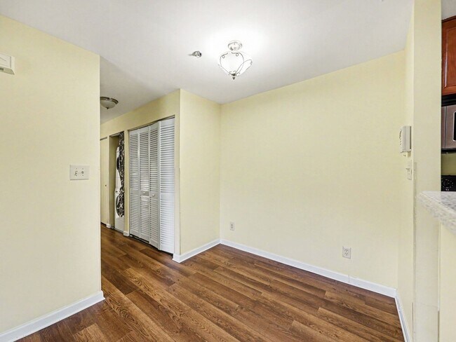 Building Photo - 33 Fern Oak Cir