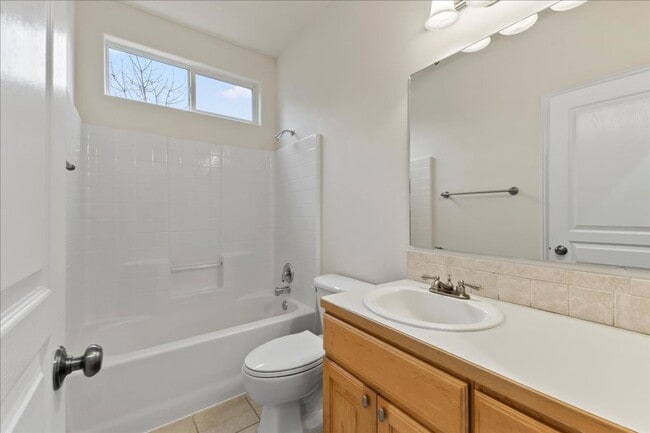 Building Photo - Quiet, Convenient, and Spacious 5 Bedroom 4 Bathroom Home