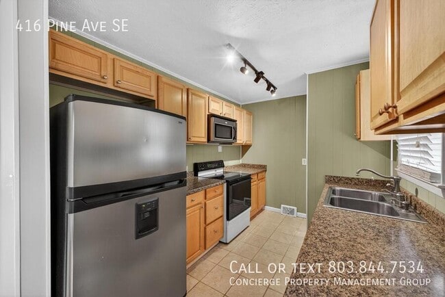 Building Photo - 416 Pine Ave SE